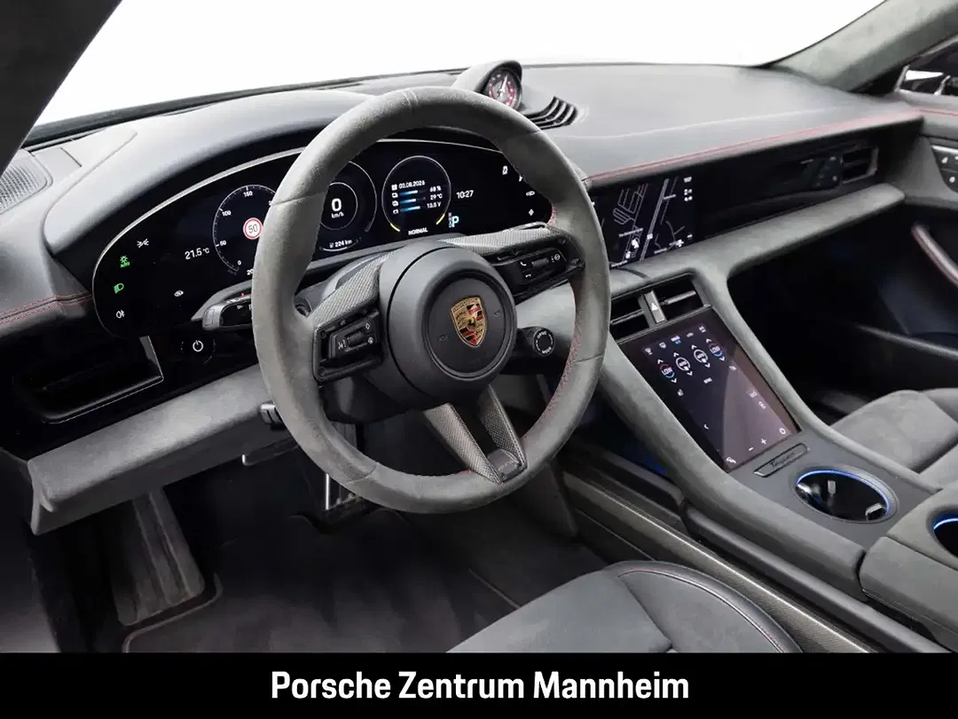 Porsche Taycan - Thumbnail 4