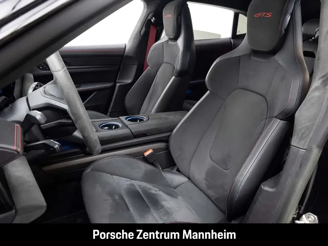 Porsche Taycan - Thumbnail 5