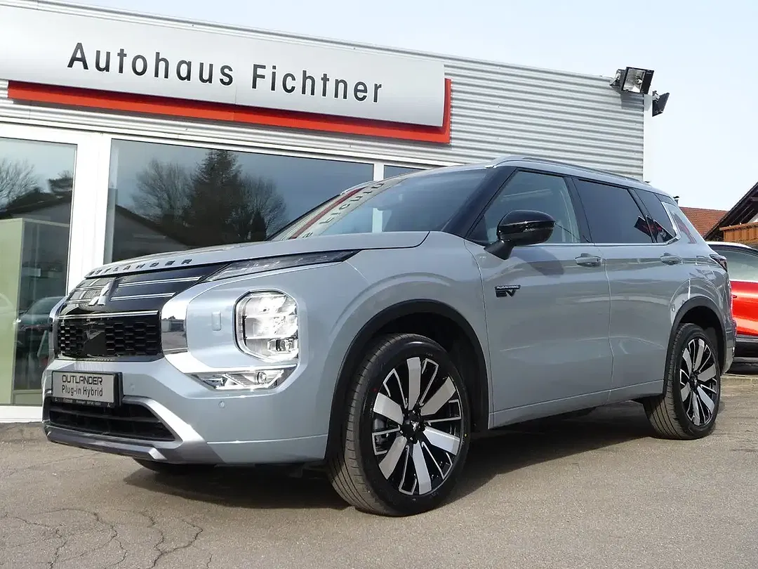 Mitsubishi Outlander - Thumbnail 4