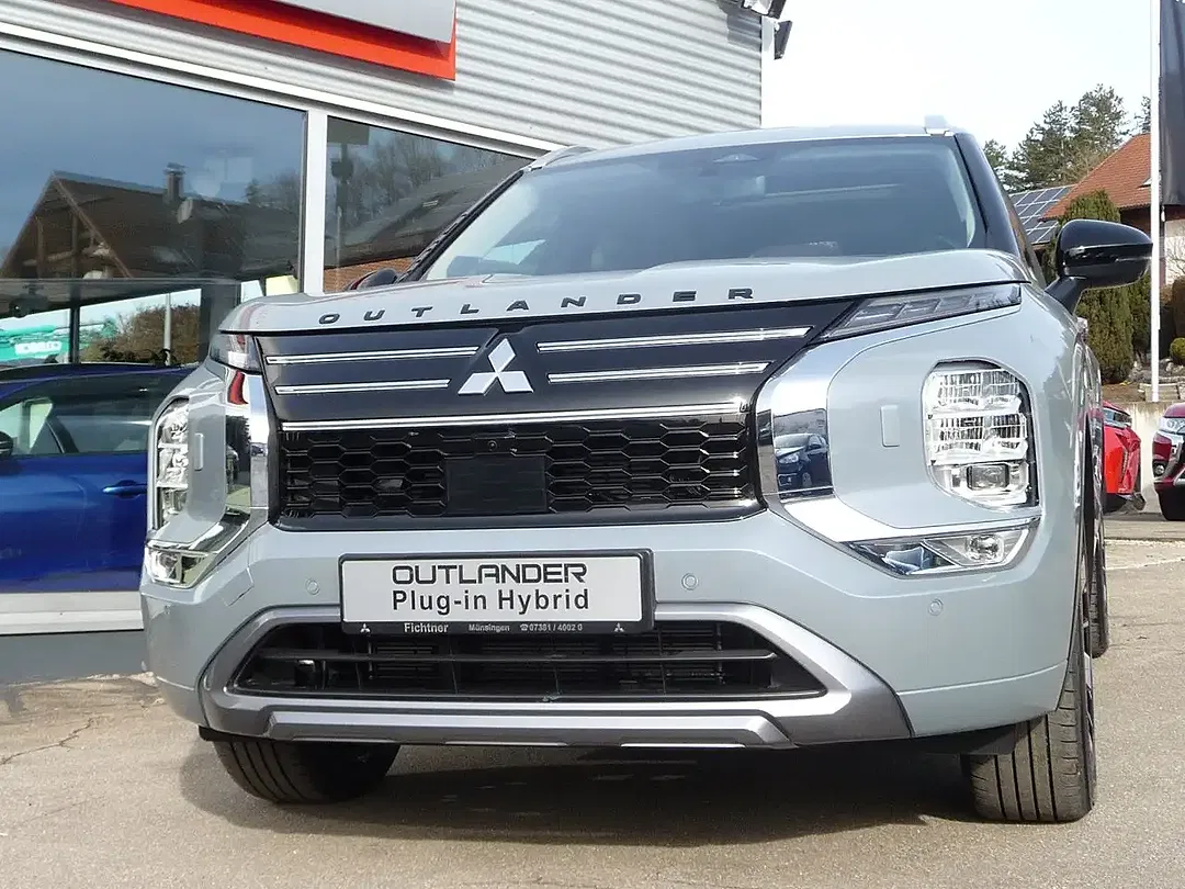 Mitsubishi Outlander - Thumbnail 5