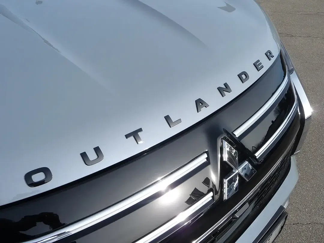 Mitsubishi Outlander - Thumbnail 9