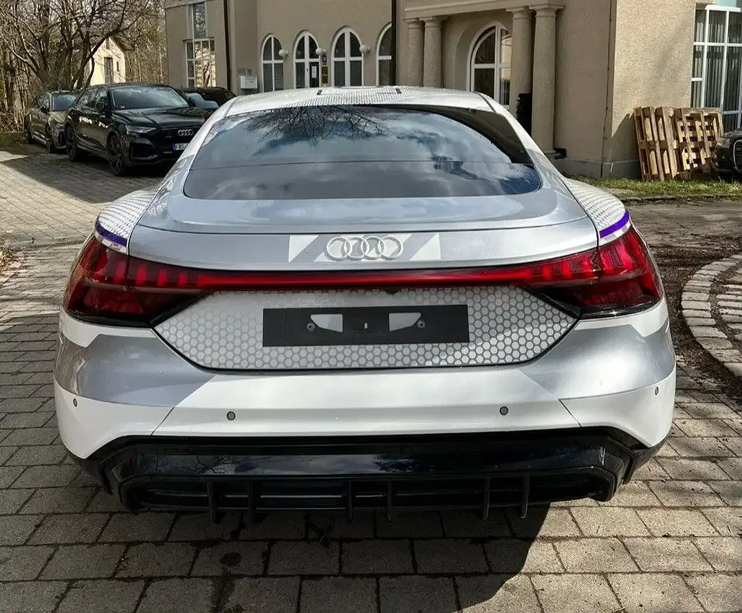 Audi e-tron GT - Thumbnail 10