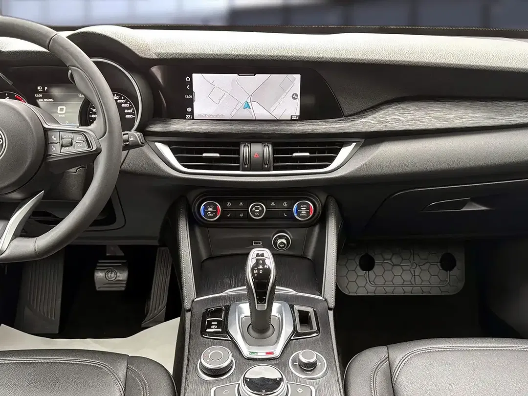 Alfa Romeo Stelvio - Thumbnail 7