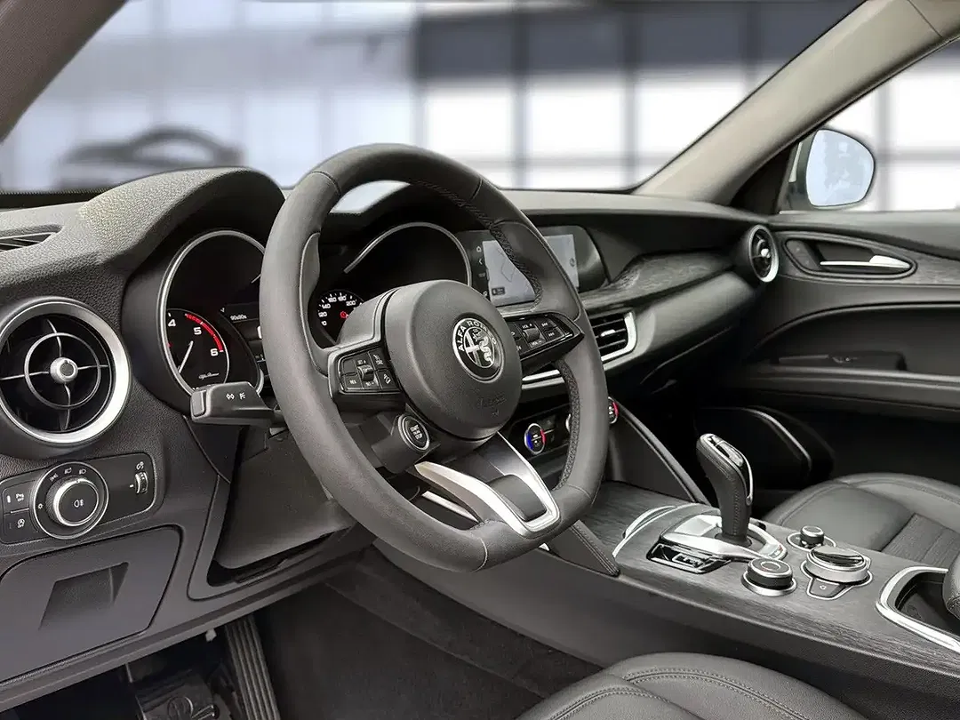 Alfa Romeo Stelvio - Thumbnail 4