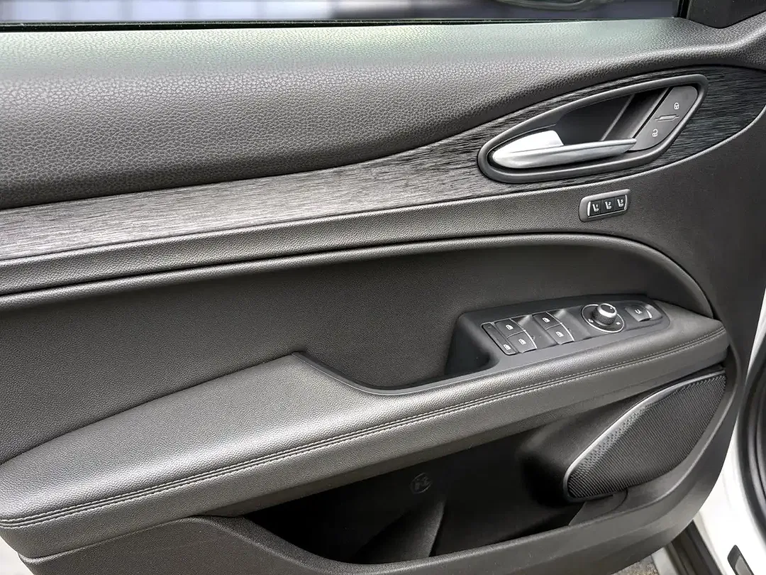 Alfa Romeo Stelvio - Thumbnail 5