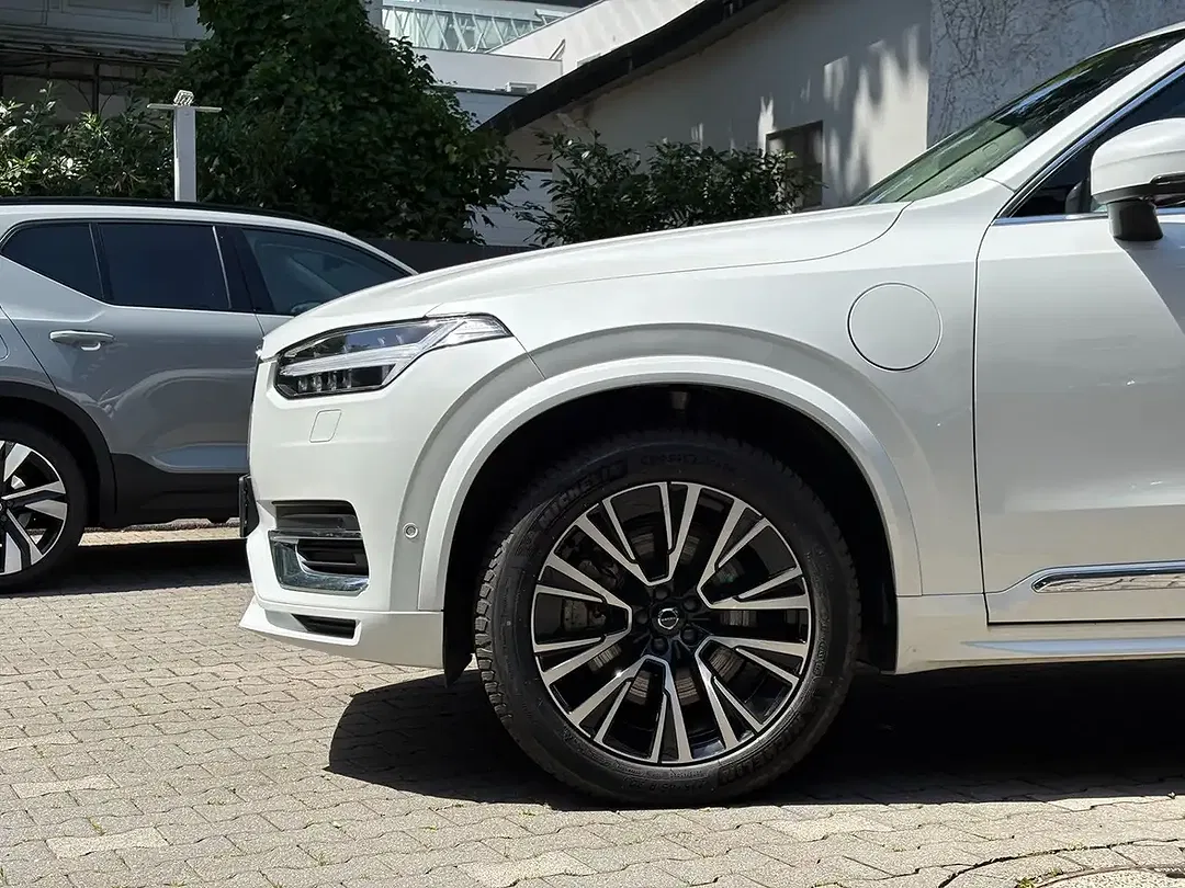 Volvo XC90 - Thumbnail 3