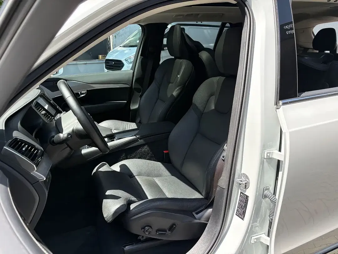 Volvo XC90 - Thumbnail 8