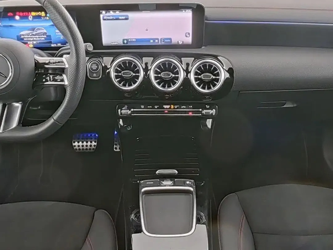 Mercedes-Benz CLA 180 - Thumbnail 5