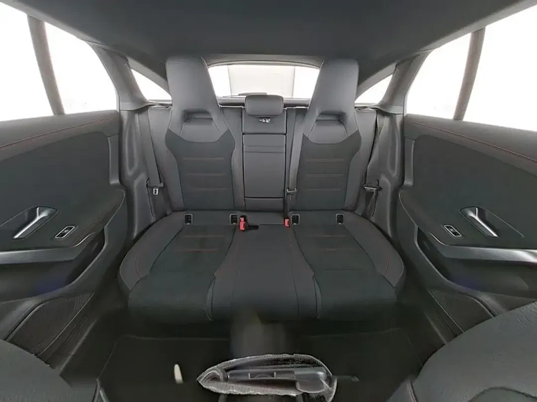 Mercedes-Benz CLA 180 - Thumbnail 8