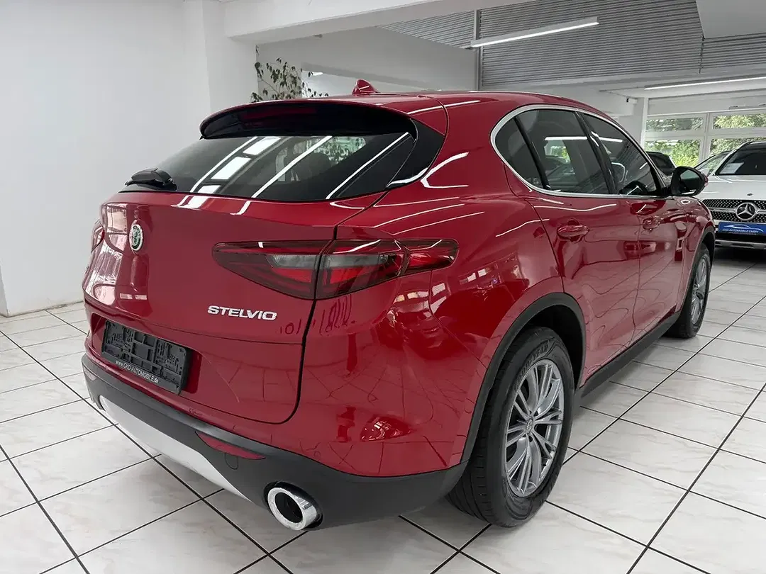 Alfa Romeo Stelvio - Thumbnail 3
