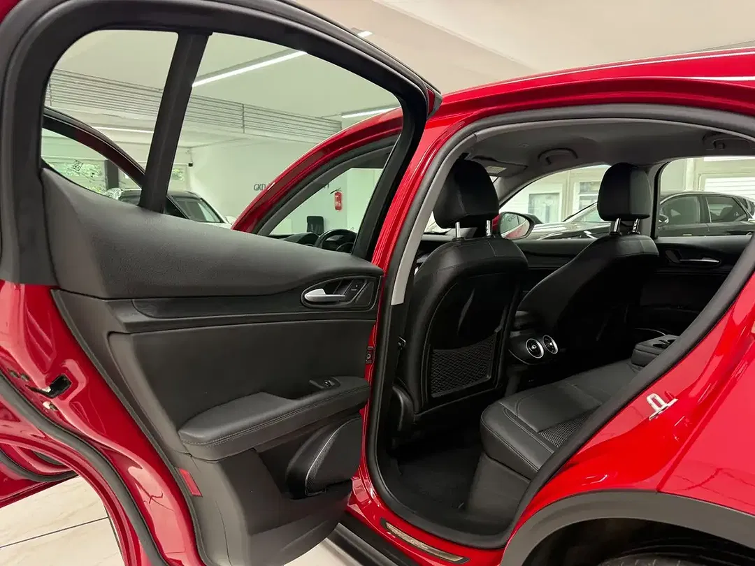Alfa Romeo Stelvio - Thumbnail 7