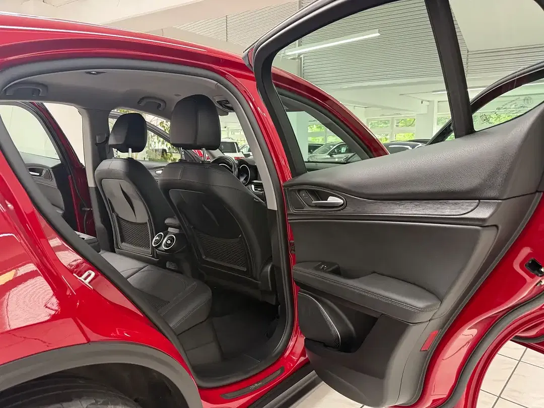 Alfa Romeo Stelvio - Thumbnail 9