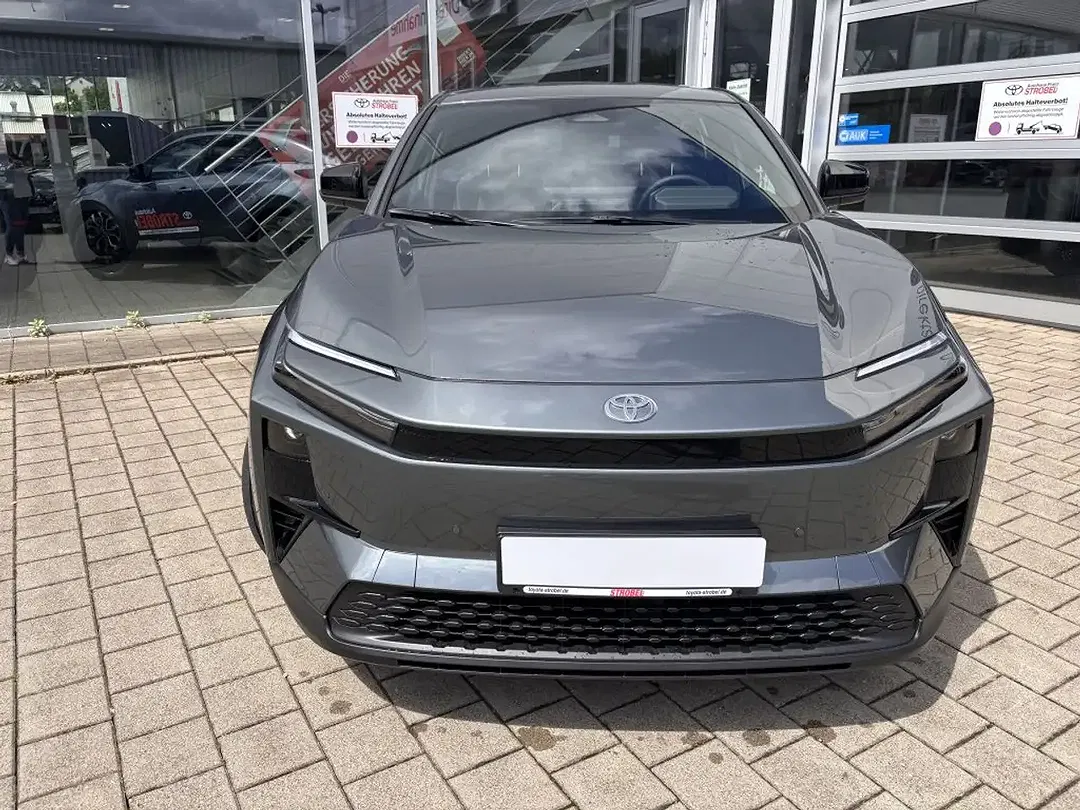 Toyota C-HR - Thumbnail 1