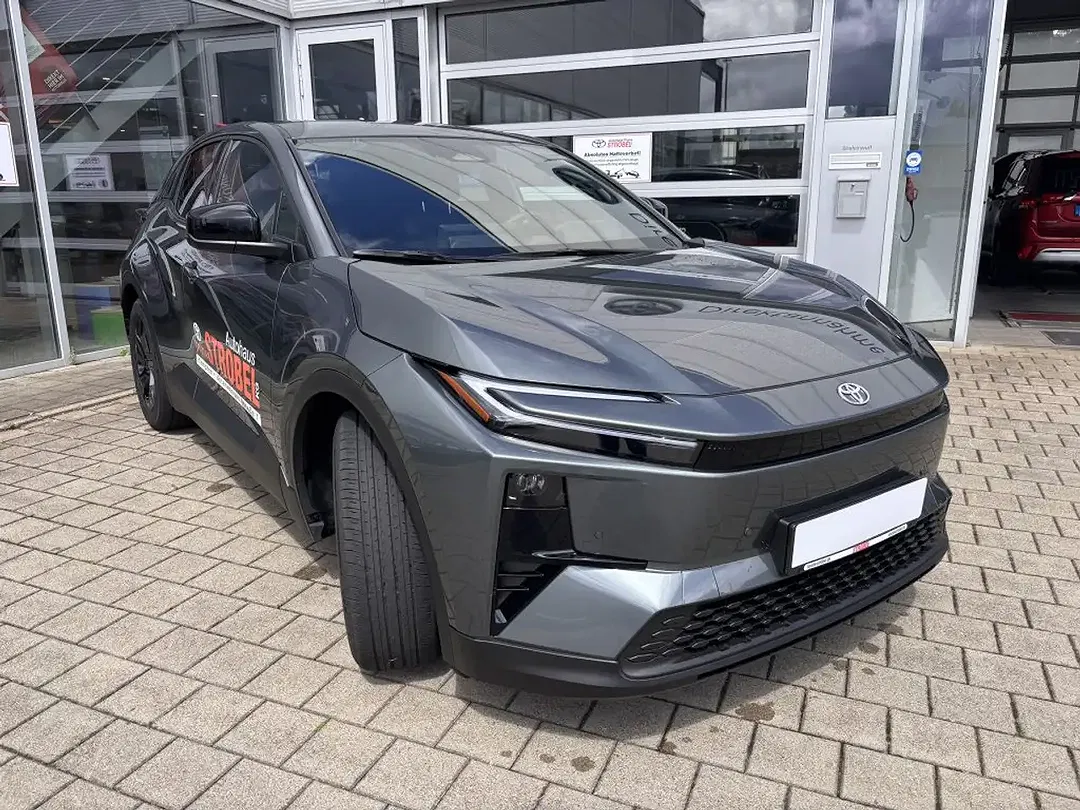 Toyota C-HR - Thumbnail 2