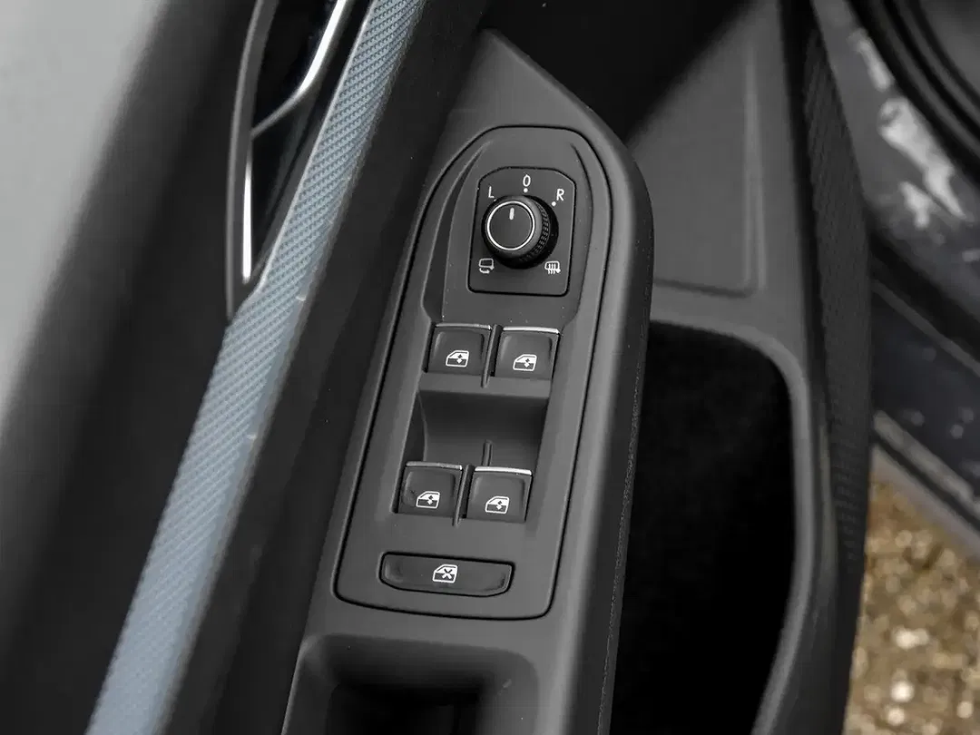 Volkswagen Golf - Thumbnail 13