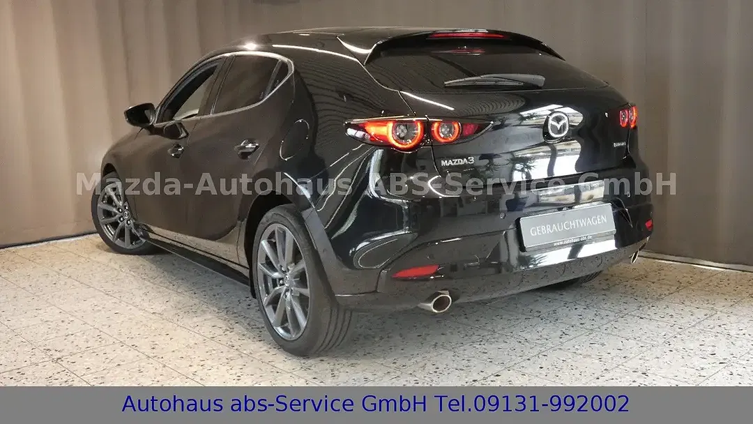 Mazda 3 - Thumbnail 3