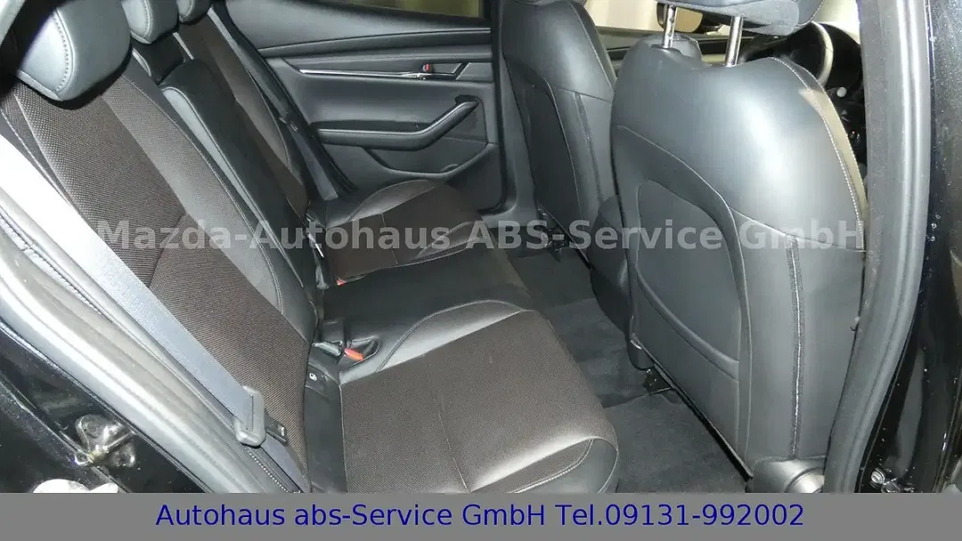 Mazda 3 - Thumbnail 9