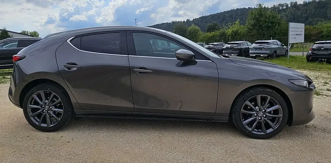 Mazda 3 - Thumbnail 4