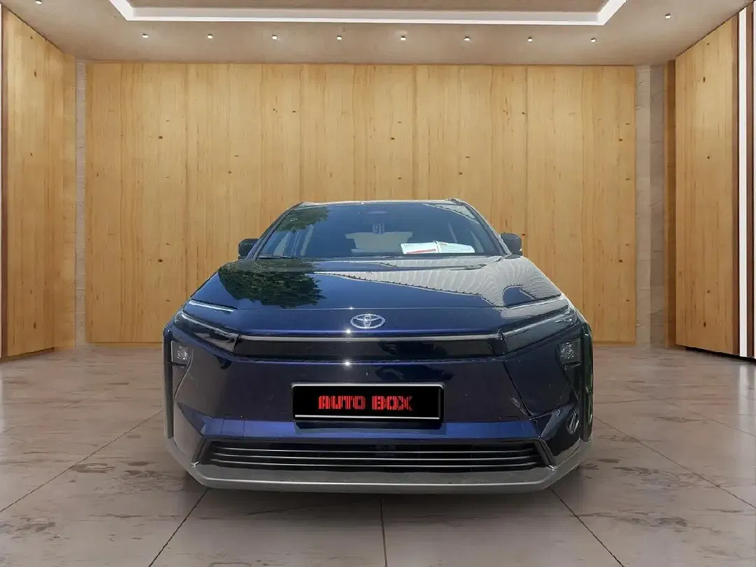 Toyota bZ4X - Thumbnail 2
