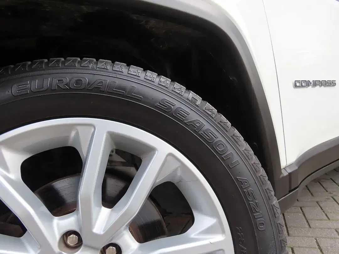 Jeep Compass - Thumbnail 13