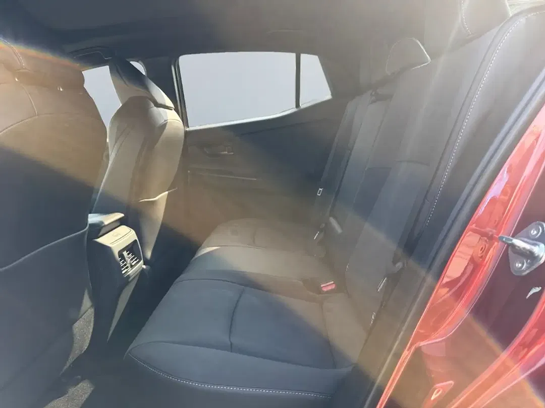 Toyota C-HR+ - Thumbnail 13