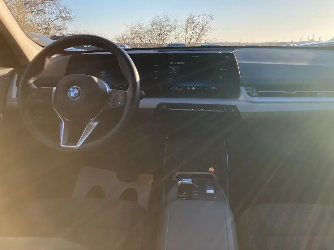 BMW iX1 - Thumbnail 10