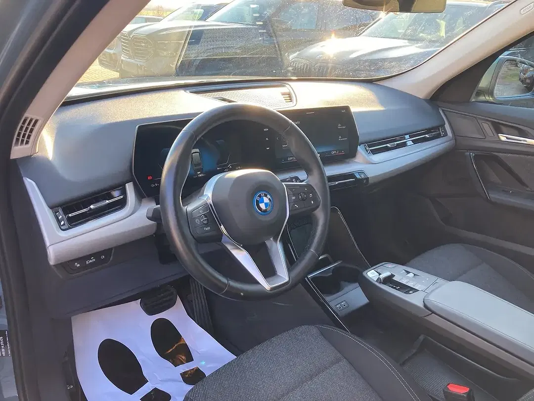 BMW iX1 - Thumbnail 8
