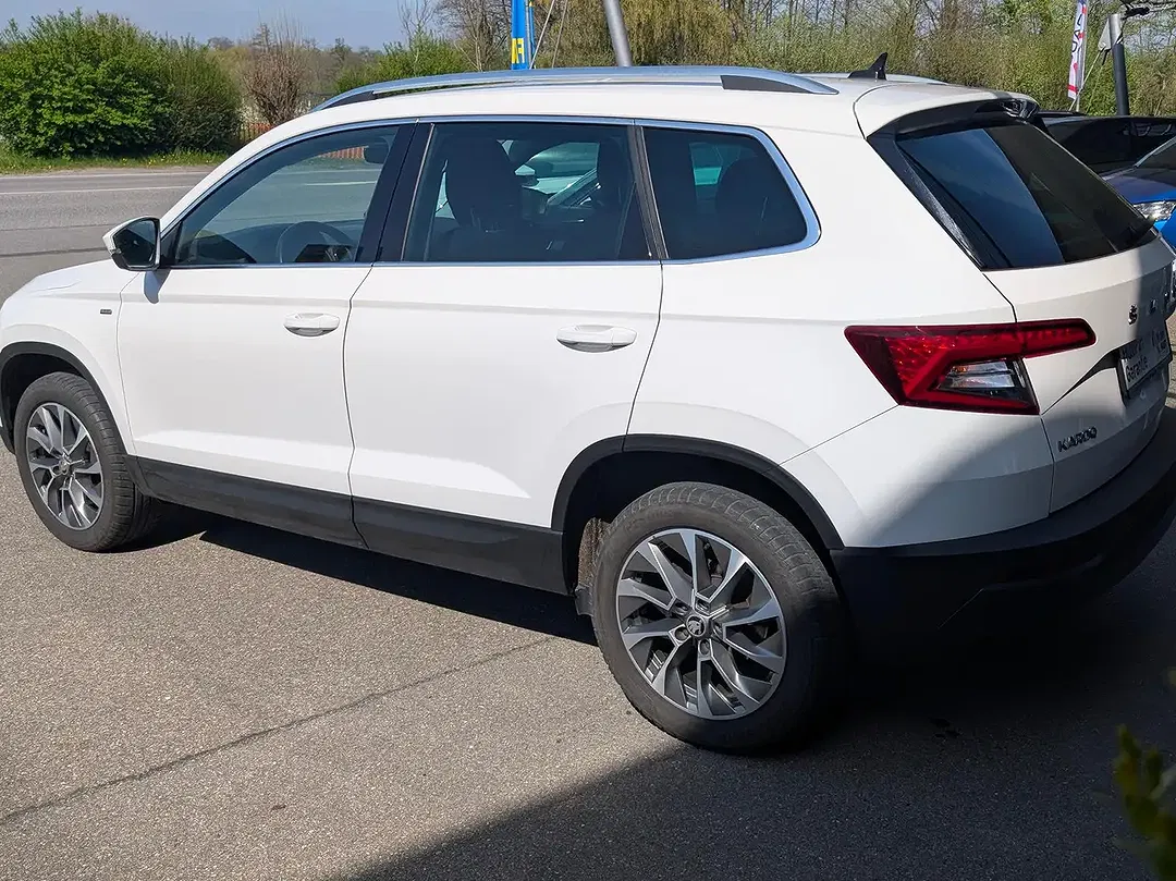 Skoda Karoq - Thumbnail 4
