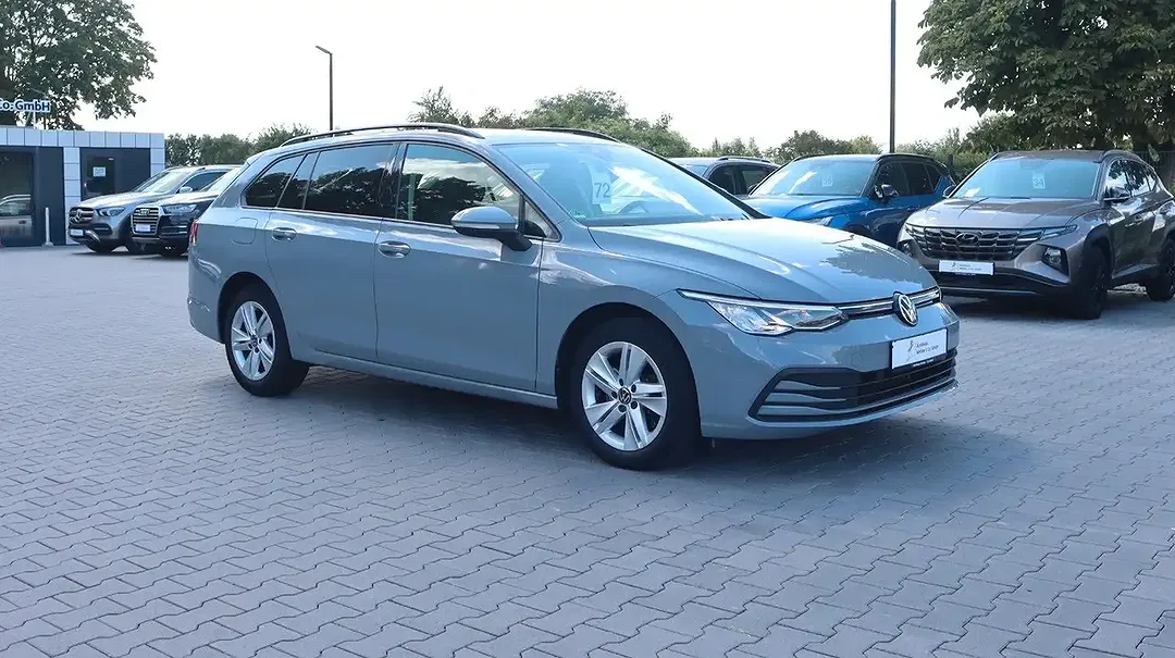 Volkswagen Golf - Thumbnail 1