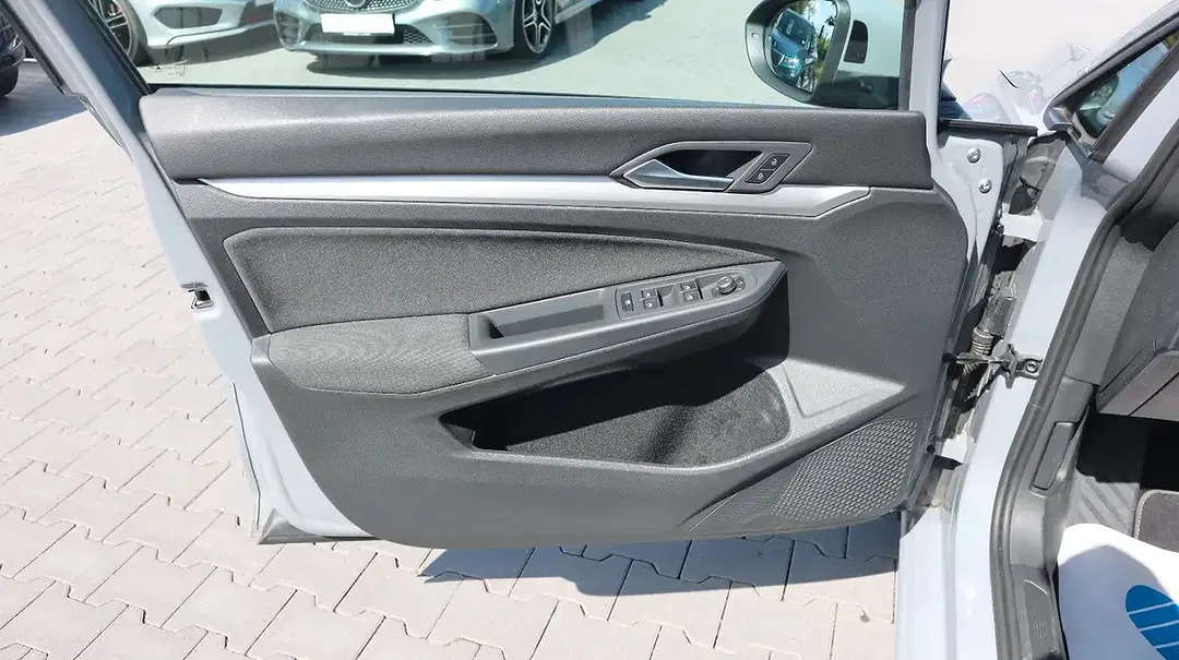 Volkswagen Golf - Thumbnail 8