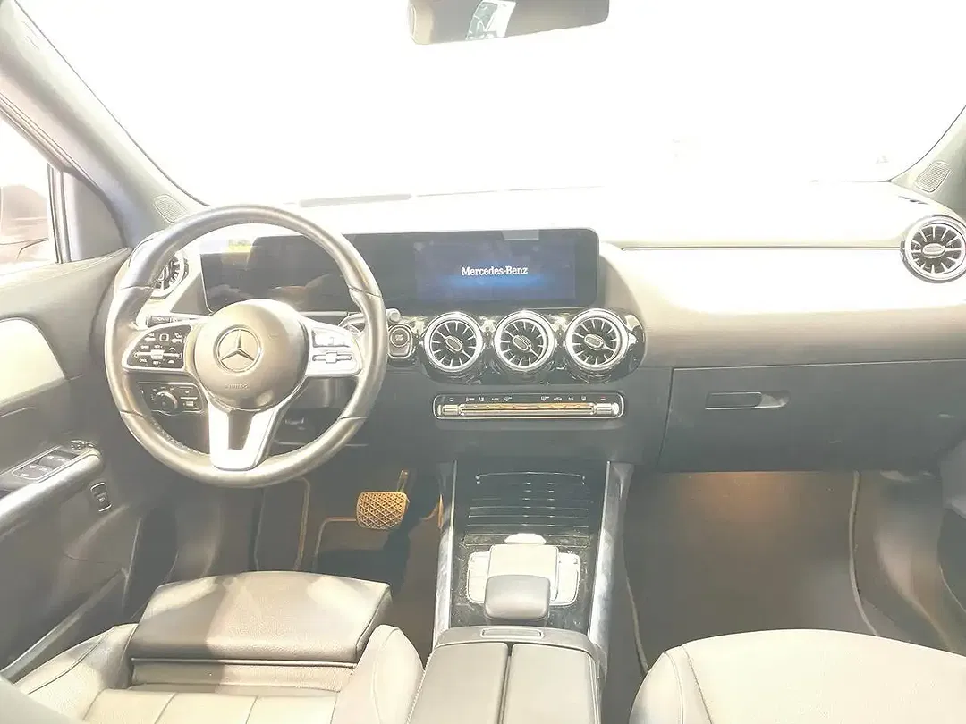Mercedes-Benz EQA 300 - Thumbnail 5