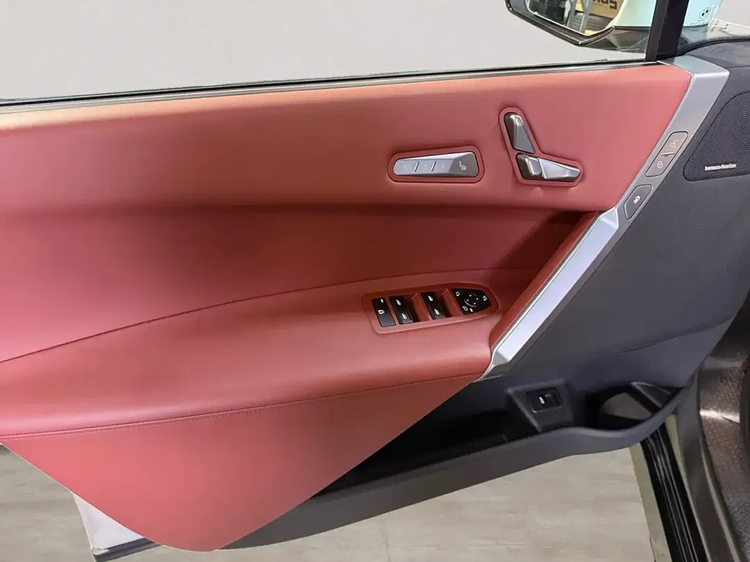 BMW iX - Thumbnail 10