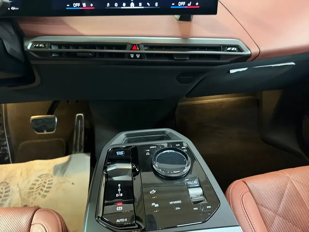BMW iX - Thumbnail 13