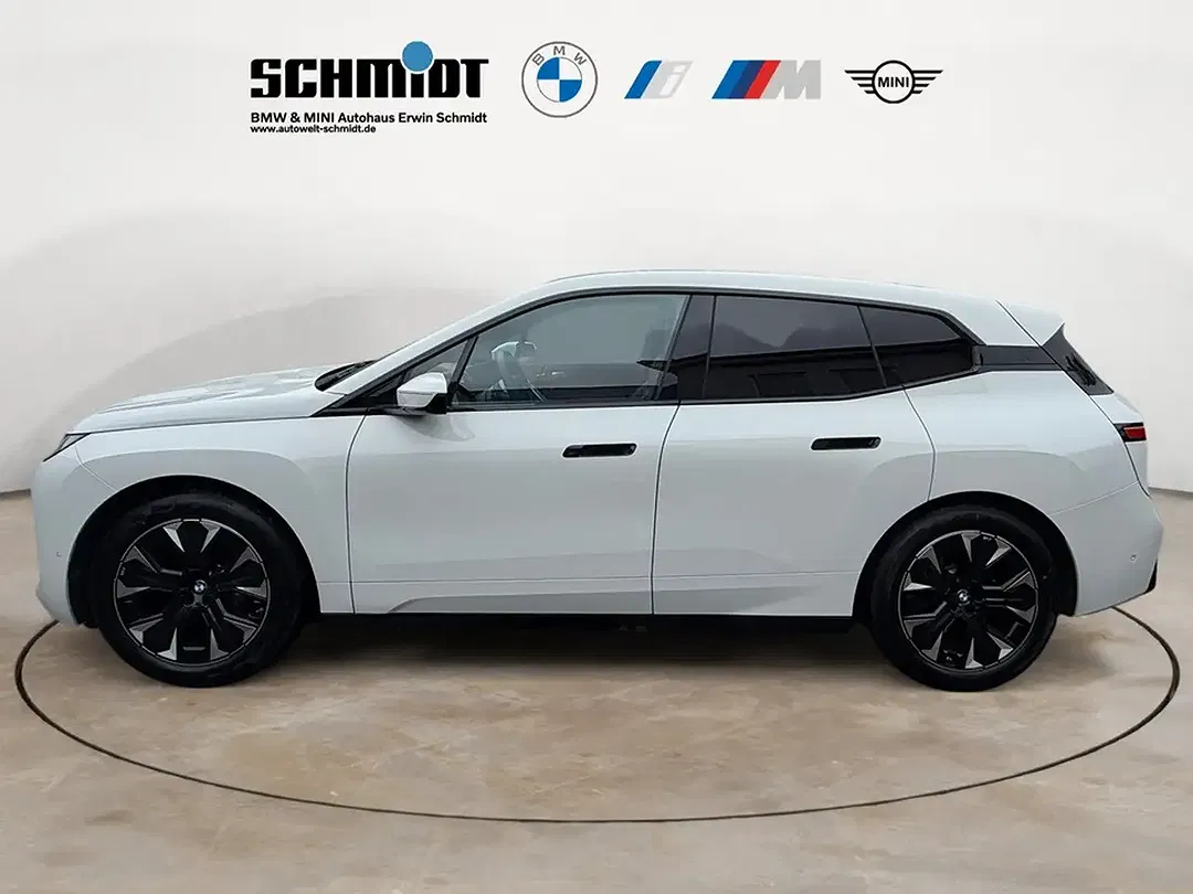BMW iX - Thumbnail 4