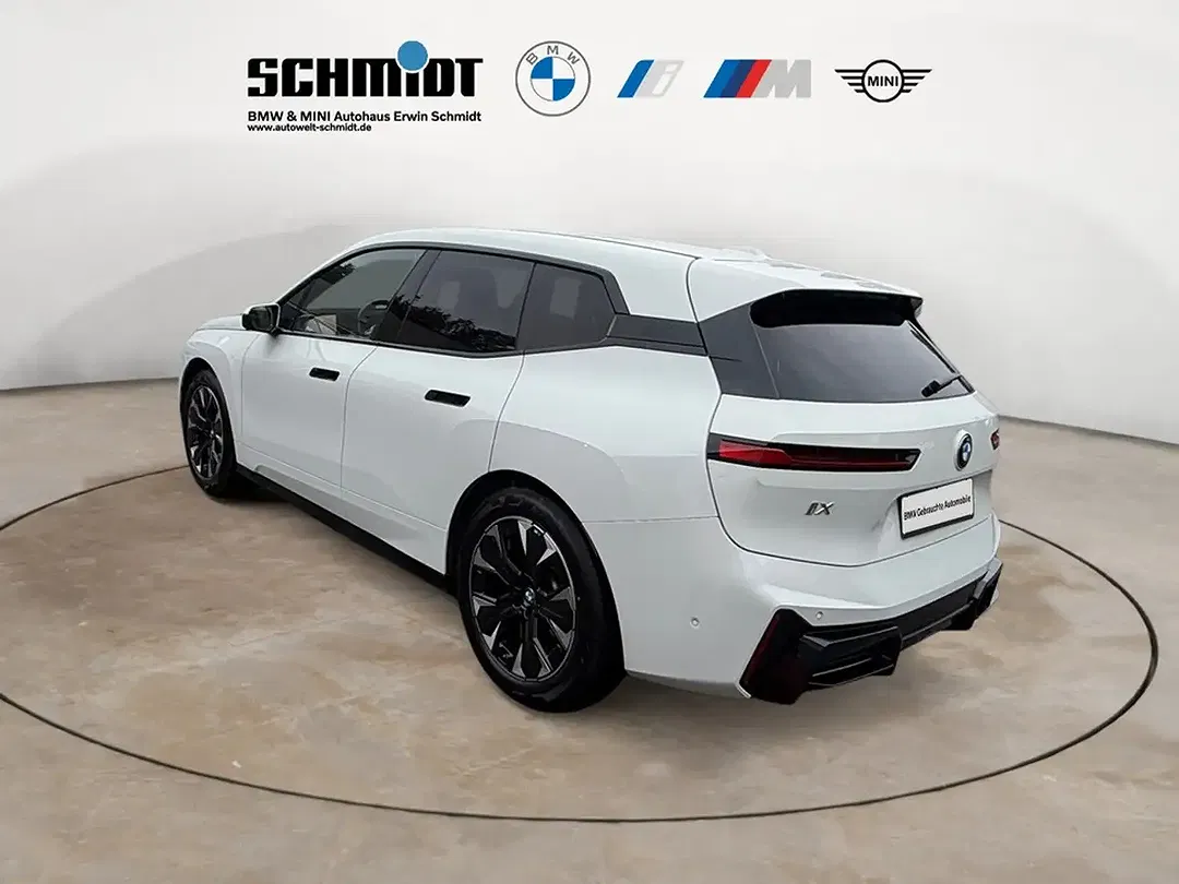 BMW iX - Thumbnail 5