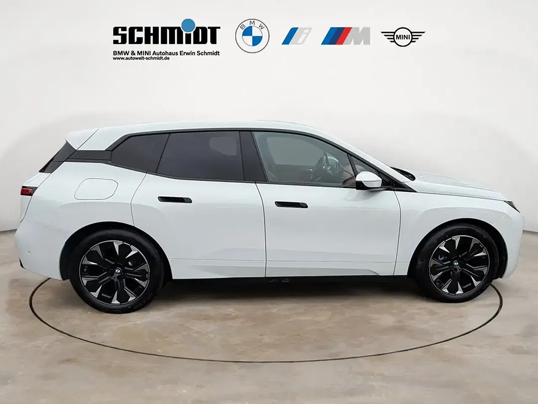 BMW iX - Thumbnail 8