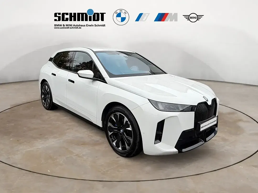 BMW iX - Thumbnail 9