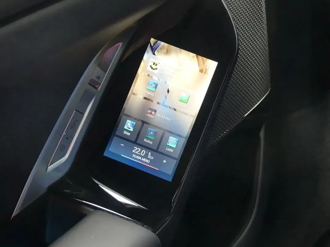 BMW i7 - Thumbnail 12