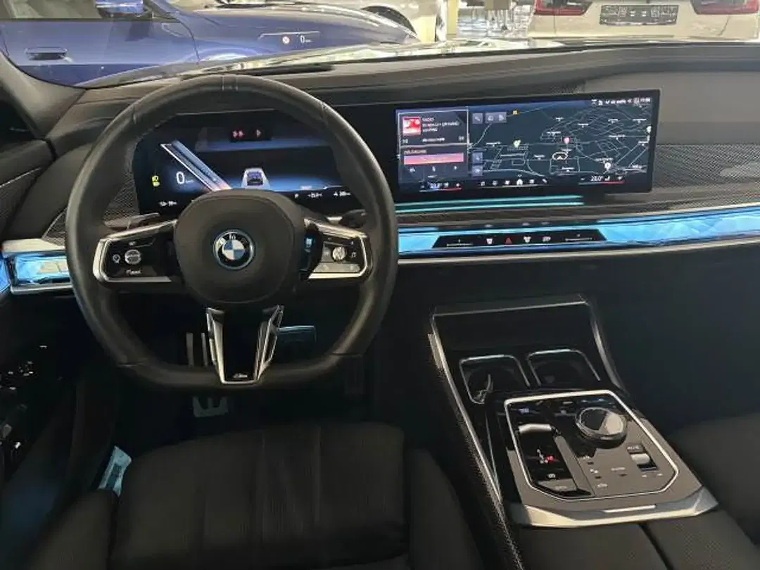 BMW i7 - Thumbnail 14