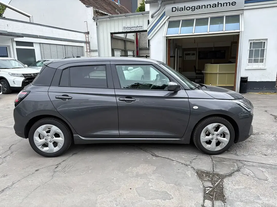 Suzuki Swift - Thumbnail 4