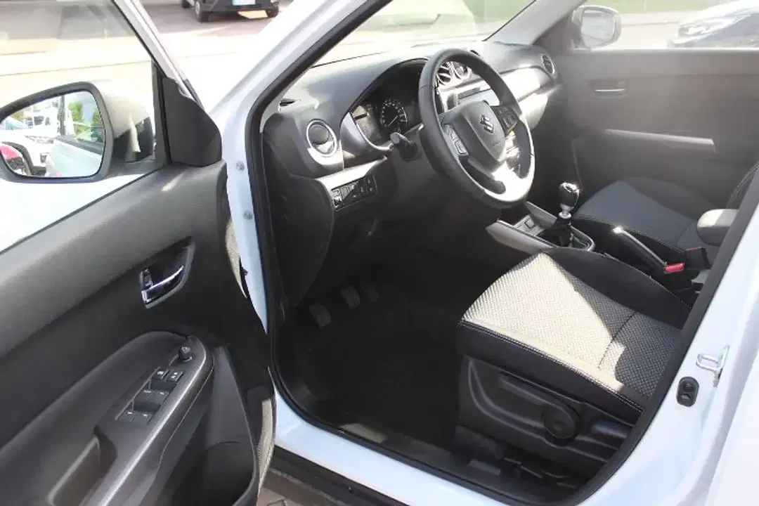Suzuki Vitara - Thumbnail 5