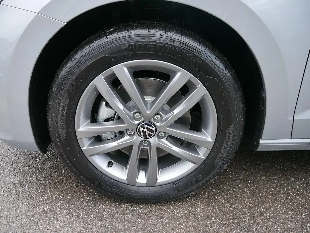 Volkswagen Touran - Thumbnail 3