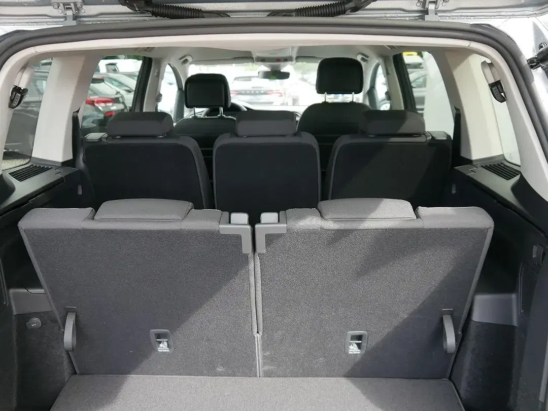 Volkswagen Touran - Thumbnail 8