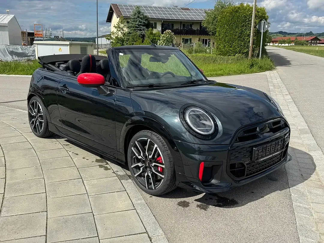 MINI John Cooper Works Cabrio - Thumbnail 1