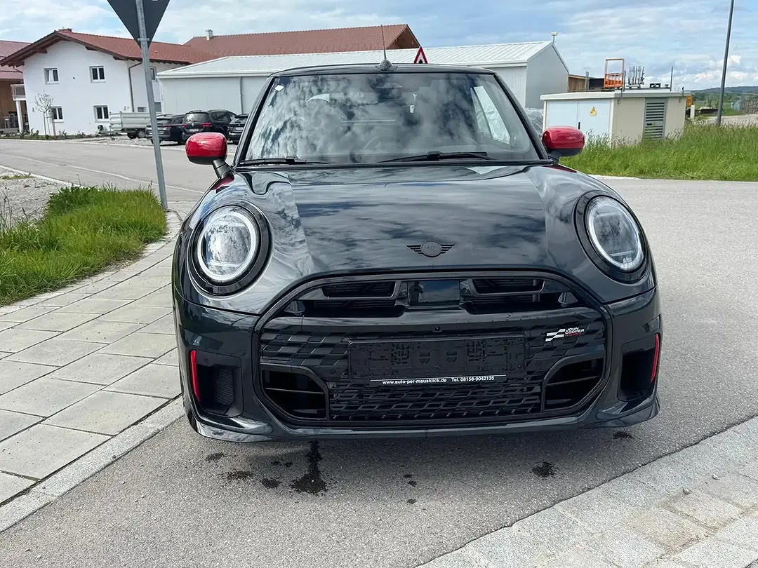 MINI John Cooper Works Cabrio - Thumbnail 2