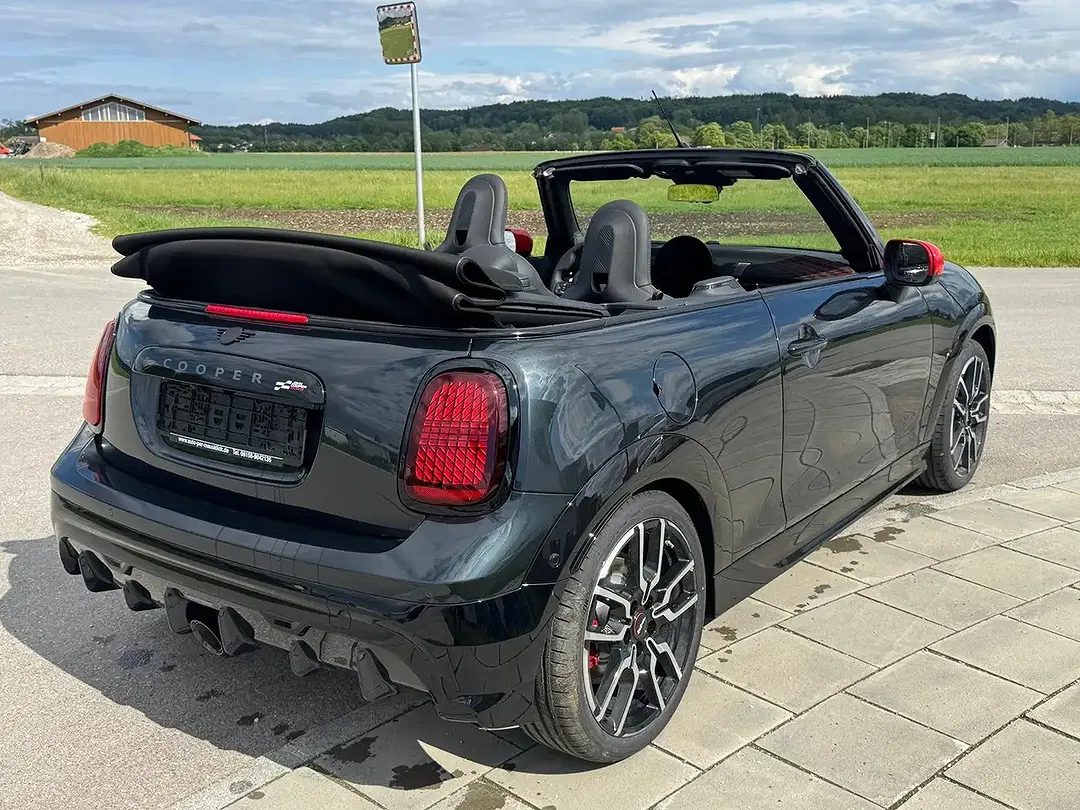 MINI John Cooper Works Cabrio - Thumbnail 4