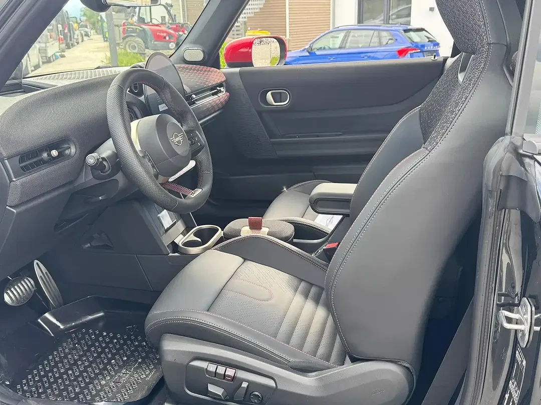 MINI John Cooper Works Cabrio - Thumbnail 6