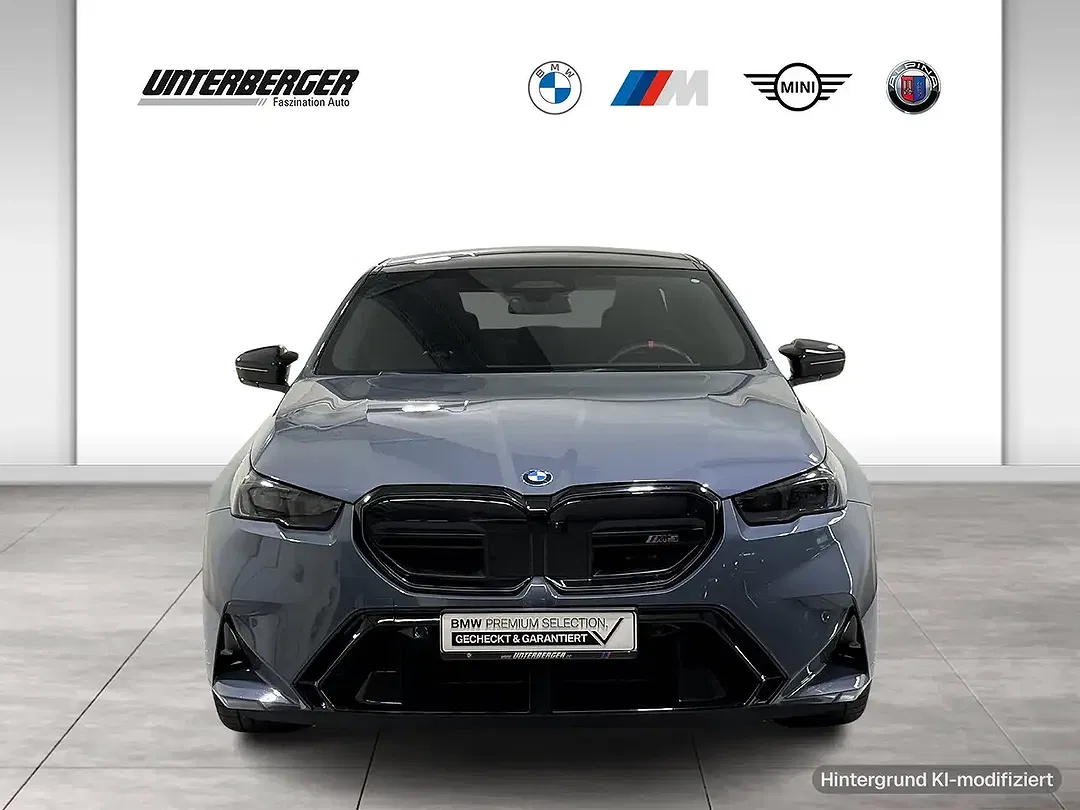 BMW M5 - Thumbnail 4
