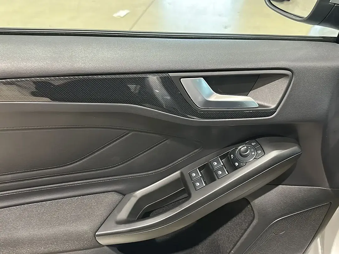 Ford Focus - Thumbnail 7