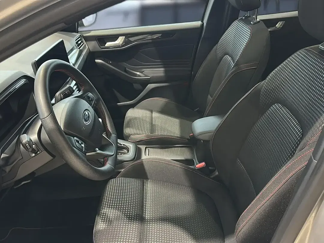 Ford Focus - Thumbnail 8